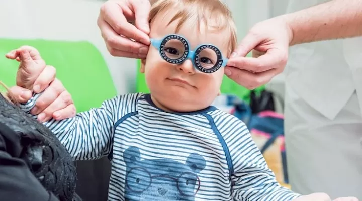 Современный комплекс бесконтактных процедур для обследования зрительной системы детей от 0 месяцев.